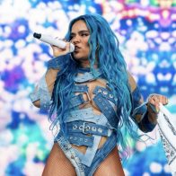 Karol G iguala récord de Selena Quintanilla en Billboard