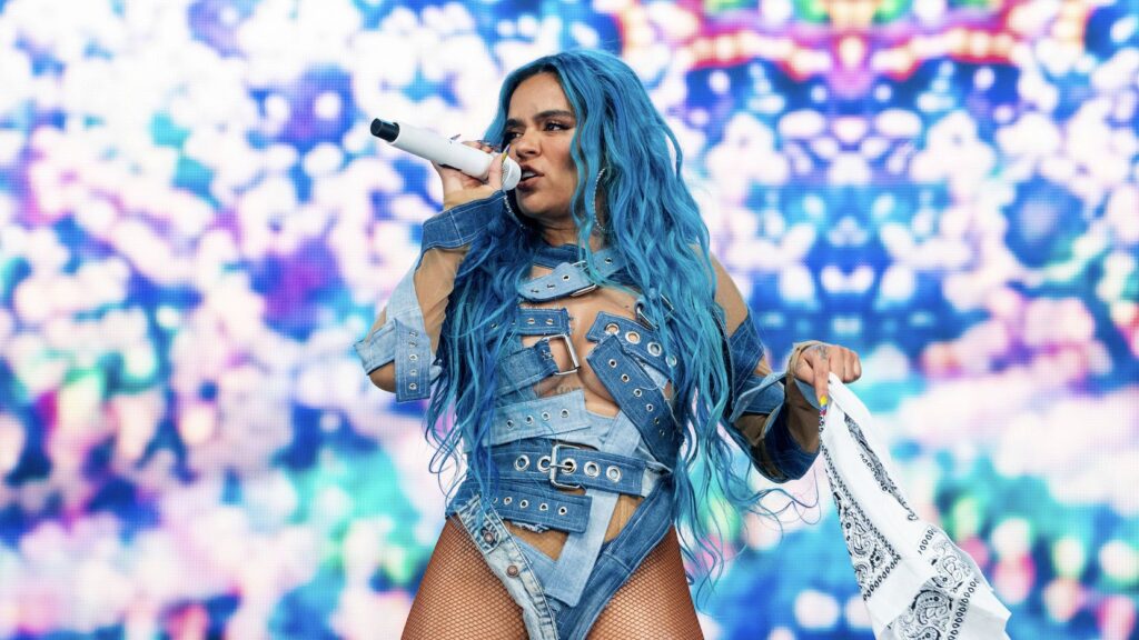 Karol G iguala récord de Selena Quintanilla en Billboard