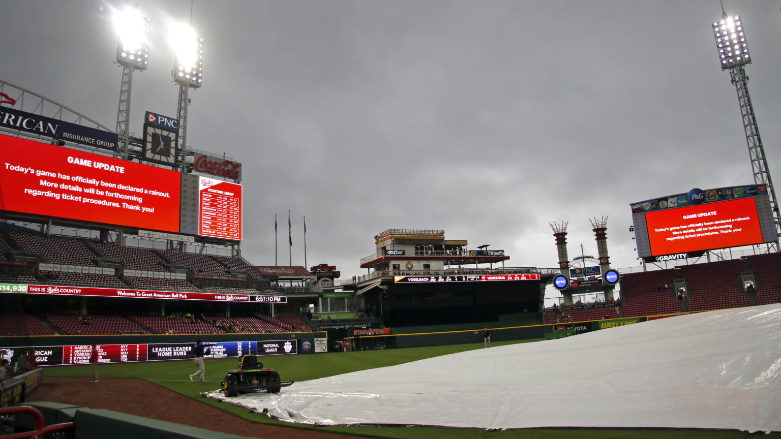 MLB: Lluvia retrasa inicio del Juego 2 entre Bravos y Filis