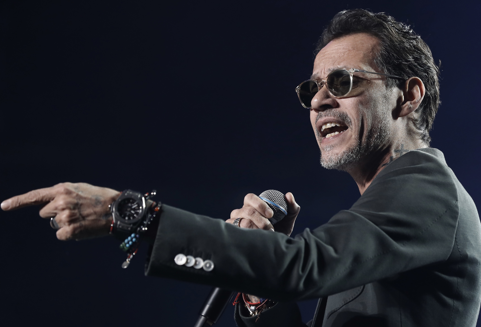Marc Anthony suspende concierto en Panamá por un "accidente"