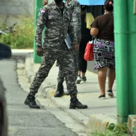 Envían a prisión a dos policías que agredieron una mujer en Montecristi