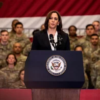 Kamala Harris pide que se prohíban las armas de asalto en EEUU
