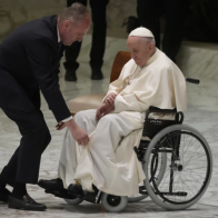 Tequila, lo que necesita el papa Francisco para su dolor de rodilla
