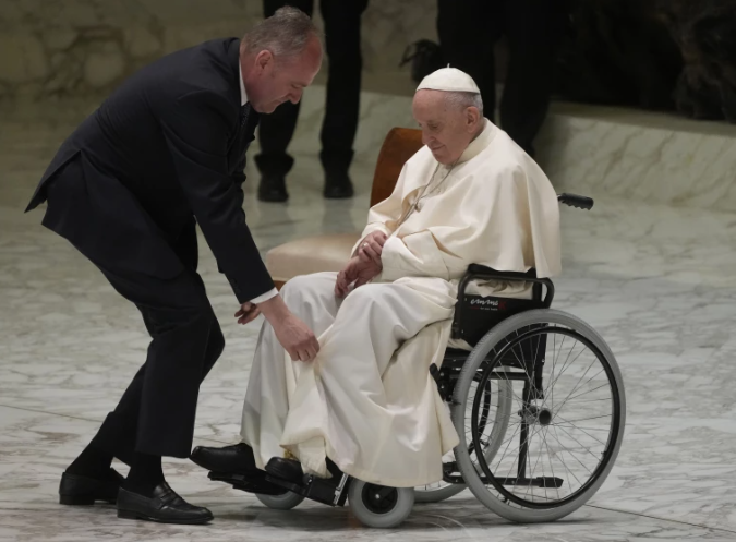 Tequila, lo que necesita el papa Francisco para su dolor de rodilla