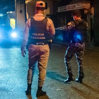 Suspenden a dos agentes que golpearon joven en sector Villas Agrícolas