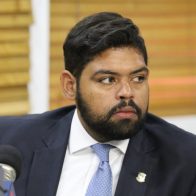 Diputado sugiere a Chu Vásquez “abandonar“ el cargo tras pedir paciencia ante ola de atracos
