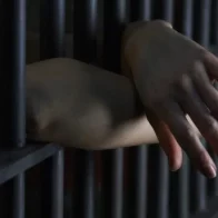 Condenan a cinco años de prisión a mujer que agredió a su pareja