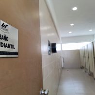 Inauguran primer baño sin género en una escuela pública de México