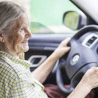 Una mujer de 100 años logra renovar su licencia de conducir en Italia