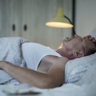 Pesadillas frecuentes en hombres podrían ser señal temprana del párkinson
