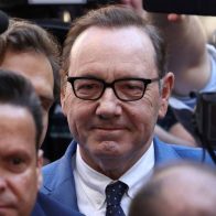 El actor Kevin Spacey queda en libertad bajo fianza tras ser acusado de agresión sexual