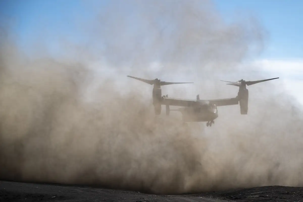 Accidente de avión militar en California deja al menos cuatro muertos