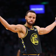 Curry asegura que a los Warriors les queda todavía "mucha gasolina"