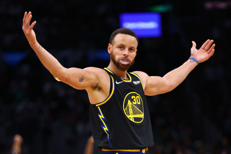 Curry asegura que a los Warriors les queda todavía "mucha gasolina"
