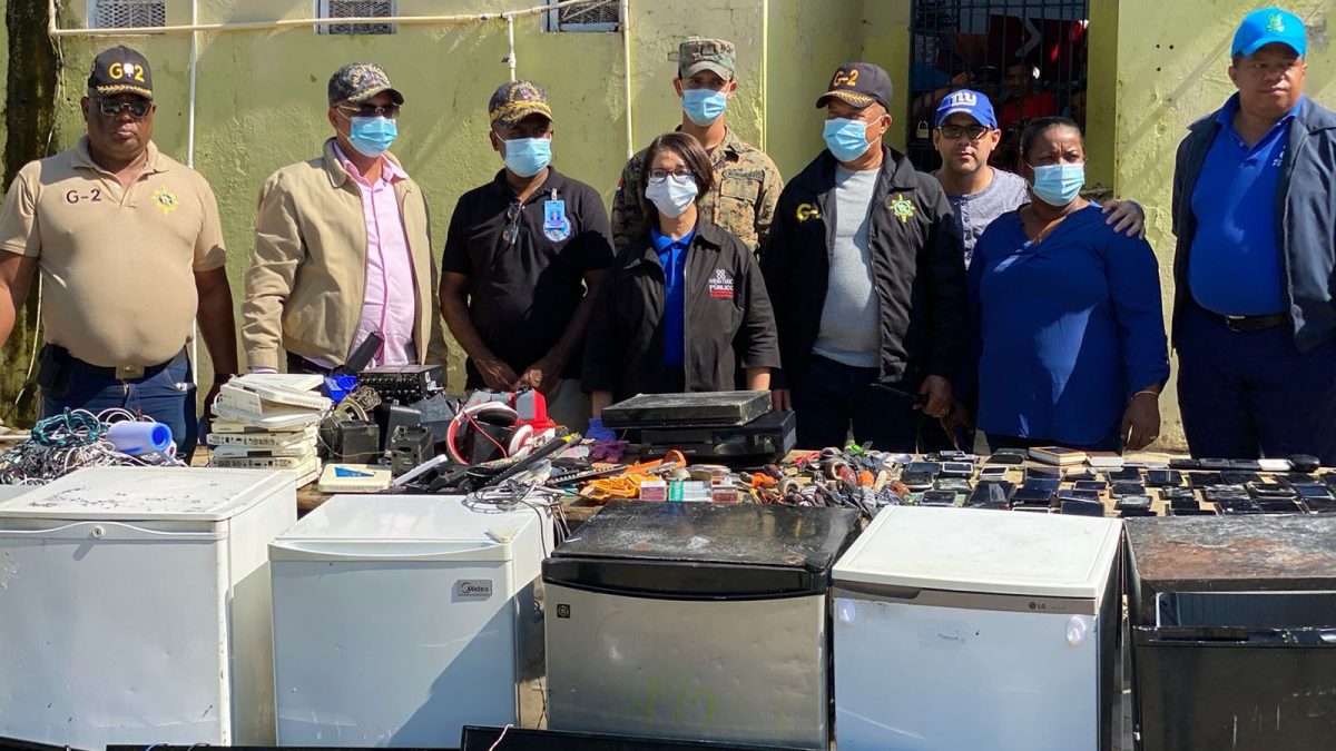 Ocupan armas blancas y celulares en cárcel de Santiago Rodríguez