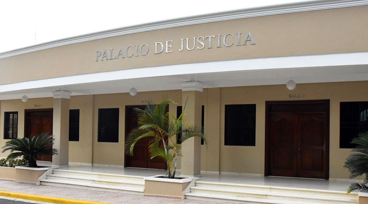 Mantienen prisión preventiva a empleado de un banco que realizó transacciones a favor de un usurpador de identidad