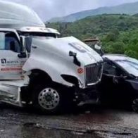 Tráiler embiste a ocho vehículos en el sur de México y causa heridos