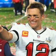 Tom Brady cree estar "medio loco" por jugar ante rivales que desean su cabeza