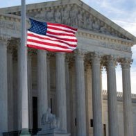 Un juez del Supremo de EEUU cree que la vacuna de Covid usa "niños abortados"