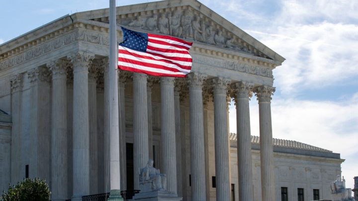 Un juez del Supremo de EEUU cree que la vacuna de Covid usa "niños abortados"