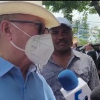 Hipólito Mejía acude a dar el último adiós a Orlando Jorge Mera