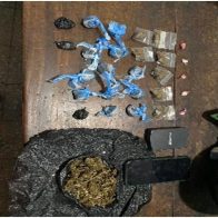 Detienen tres personas y ocupa presunta droga en operativos en Santiago.