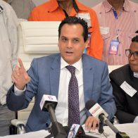 Senador denuncia retiro de fondos públicos a cientos de ONGs sin justificación