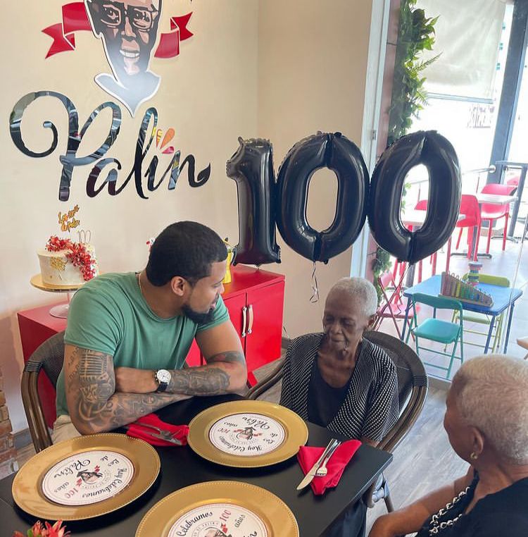 ¡Vida y salud! Palín, la abuela de El Lápiz, celebra 100 años de edad