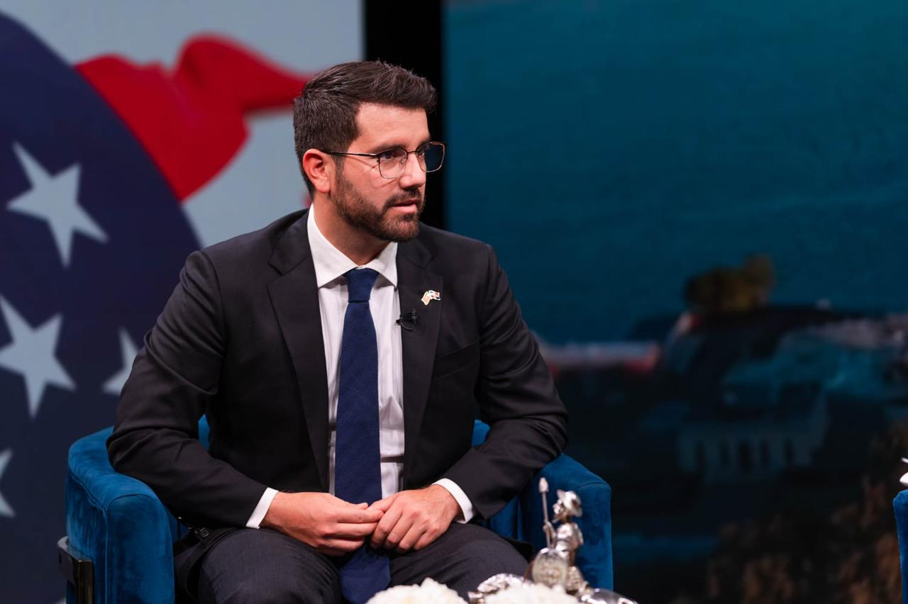 El programa de exención de entrevista para visa estadounidense de no inmigrante; permite al solicitante renovar la visa de una más rápida y sin tener que presentarse a una entrevista con un oficial consular.