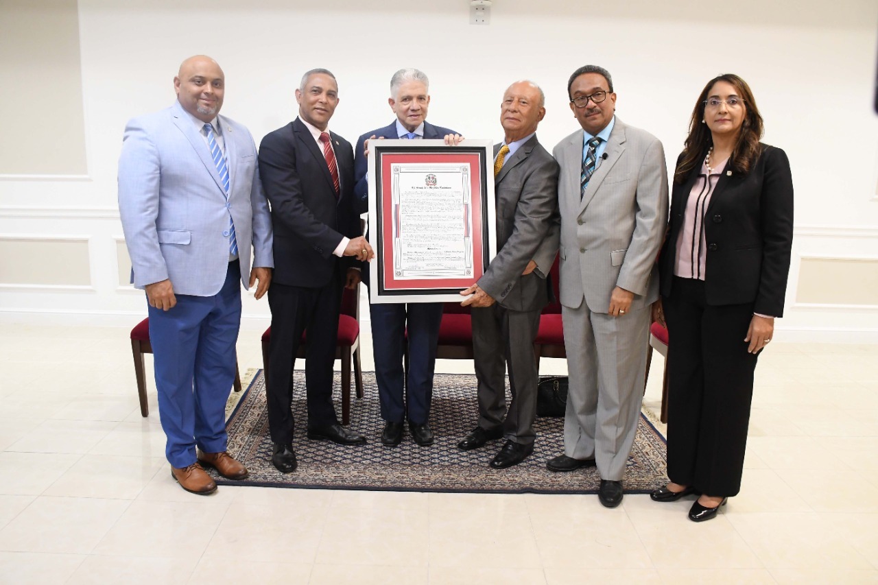 El Senado reconoce al radiodifusor Calazán Omar Cepeda Polanco