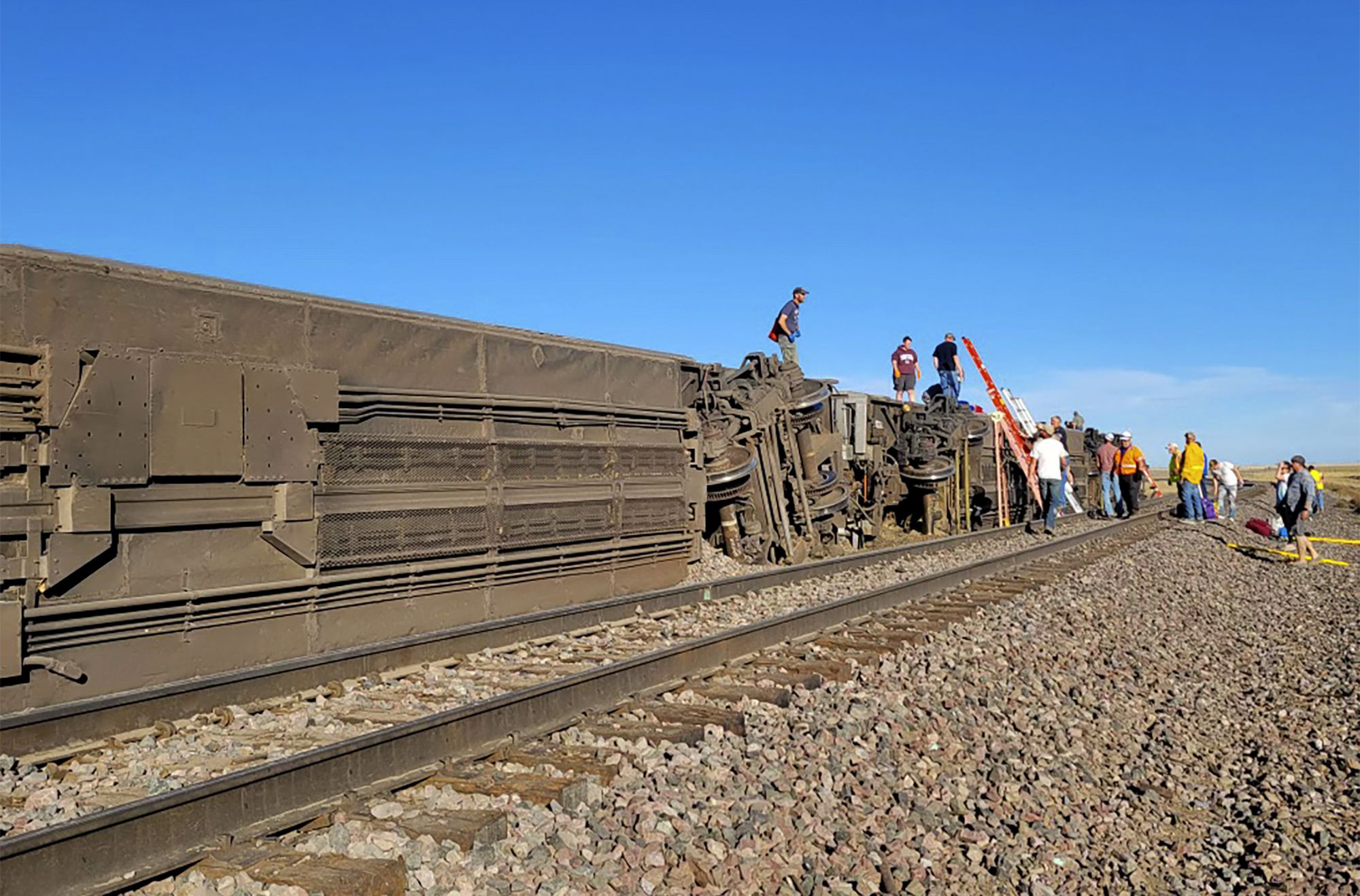 Múltiples heridos al descarrilar un tren tras chocar contra un camión en EEUU