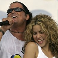 Carlos Vives asegura Shakira está ‘triste’ tras su ruptura con Piqué