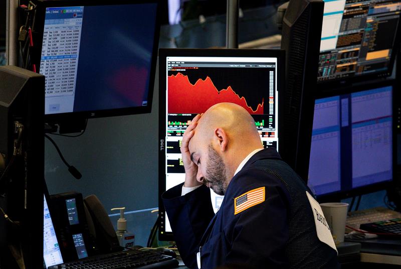 Wall Street cierra con pérdidas y el Dow Jones baja un 1,05%