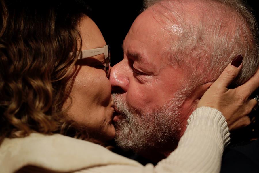 Lula y su esposa