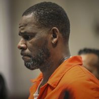 Rapero R. Kelly bajo vigilancia de suicidio en prisión tras condena