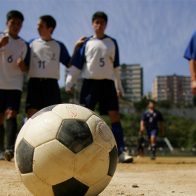 Hinchas apuñalan a un árbitro durante un partido de fútbol amateur en Chile
