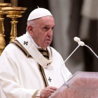 "El amor a la caca", uno de los cuatro pecados de los medios de comunicación, según el papa