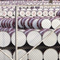 El petróleo Brent baja un 0,40%, hasta 122,98 dólares