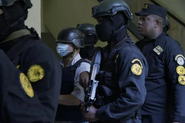 Fiscalía evalúa solicitud del asesino de Jorge Mera de hablar con la prensa