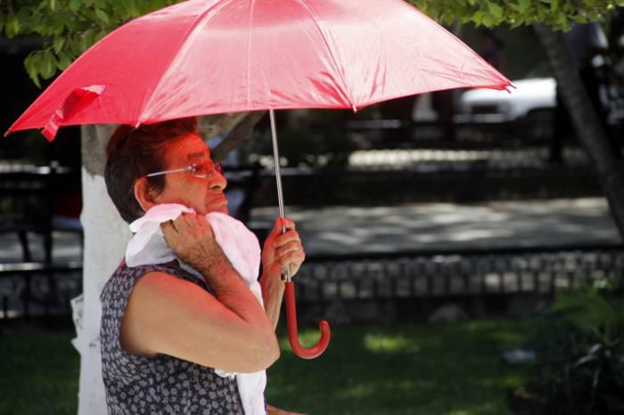 Continúan las temperaturas calurosas y chubascos locales en algunas localidades