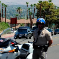 Acusan de asesinato a policía de EEUU que disparó a conductor negro