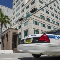 Juez ordena que siga detenida niña de 10 años que mató a mujer en EEUU