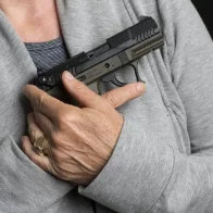 Nueva York se dispone a restringir armas en público tras fallo del Supremo