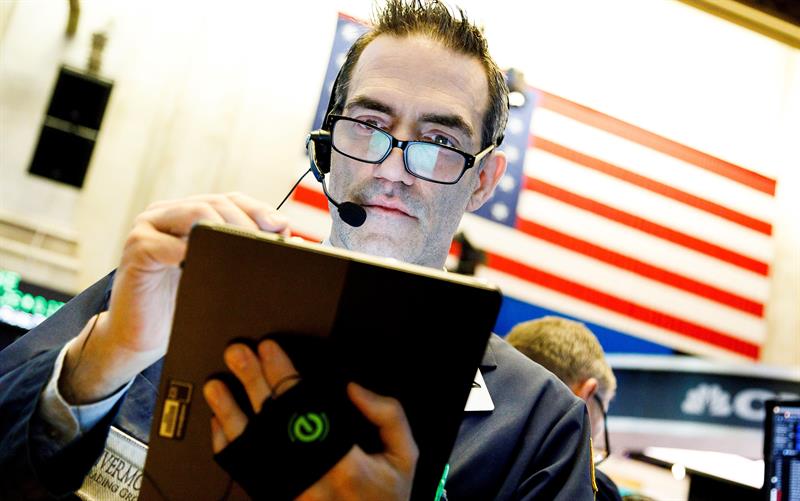 Wall Street cierra en rojo y el Dow Jones baja un 0,15%