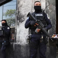 Tiroteo de pandilleros y Policía deja 3 muertos y 10 detenidos en El Salvador