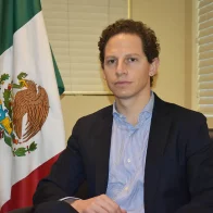 México lanza carnet consular para personas no binarias en el extranjero