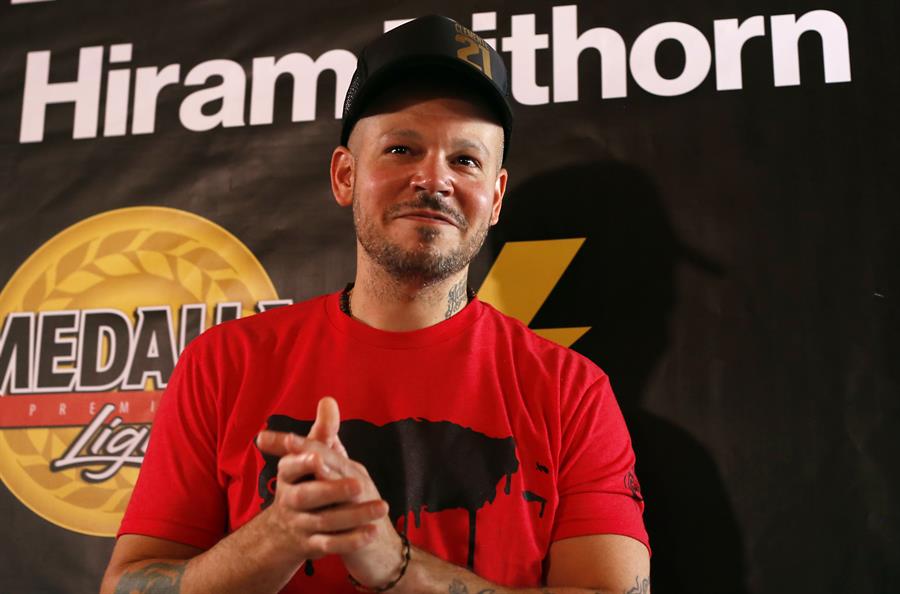 Residente es coronado como el rey de la fiesta del Río Babel