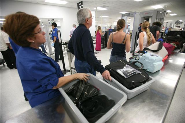 Embajada recuerda productos que no debes llevar en tu maleta a EEUU