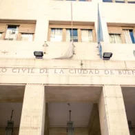 Justicia Argentina reconoce a dos padres y una madre para niño recién nacido