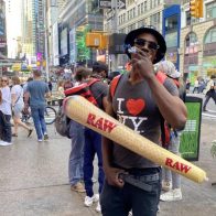 Alcalde de Nueva York dice que la ciudad huele a marihuana